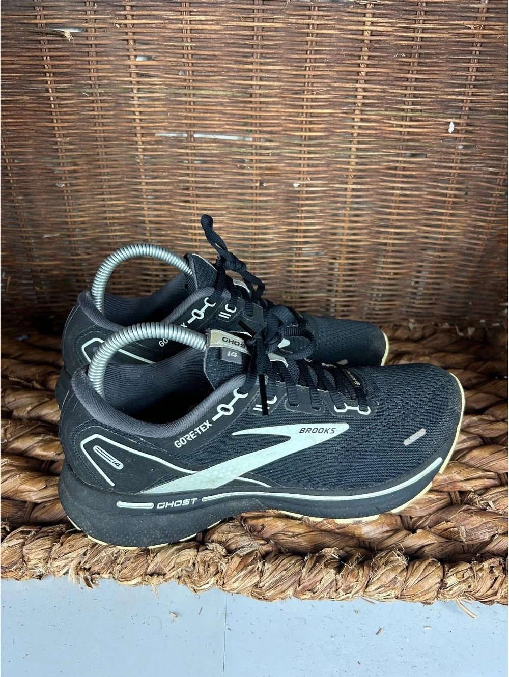 Brooks Ghost black running shoes